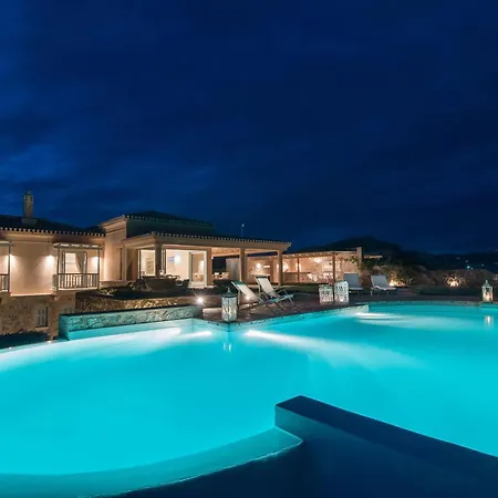 In Peloponnese By Sandy & Pool Villa *